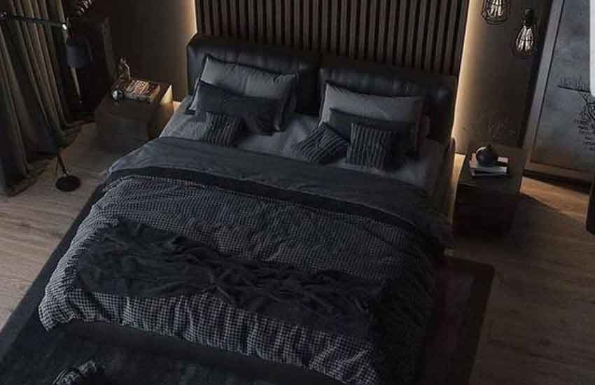 تختی های مشکی و تیره در اطاق خواب